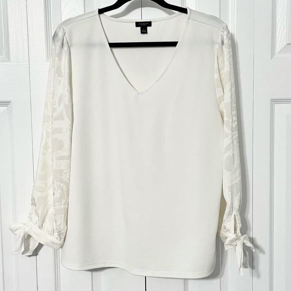Ann Taylor Factory Tops - Ann Taylor Factory jacquard sleeve top - off white